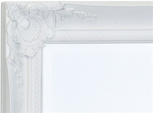 Hvidt spejl facet m/ lidt sølv i mønstret 52x132cm - Se flere Hvide spejle og Hvide møbler 